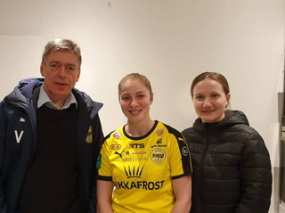 NSÍ-kvinnur fingið tríggjar leikarar afturat