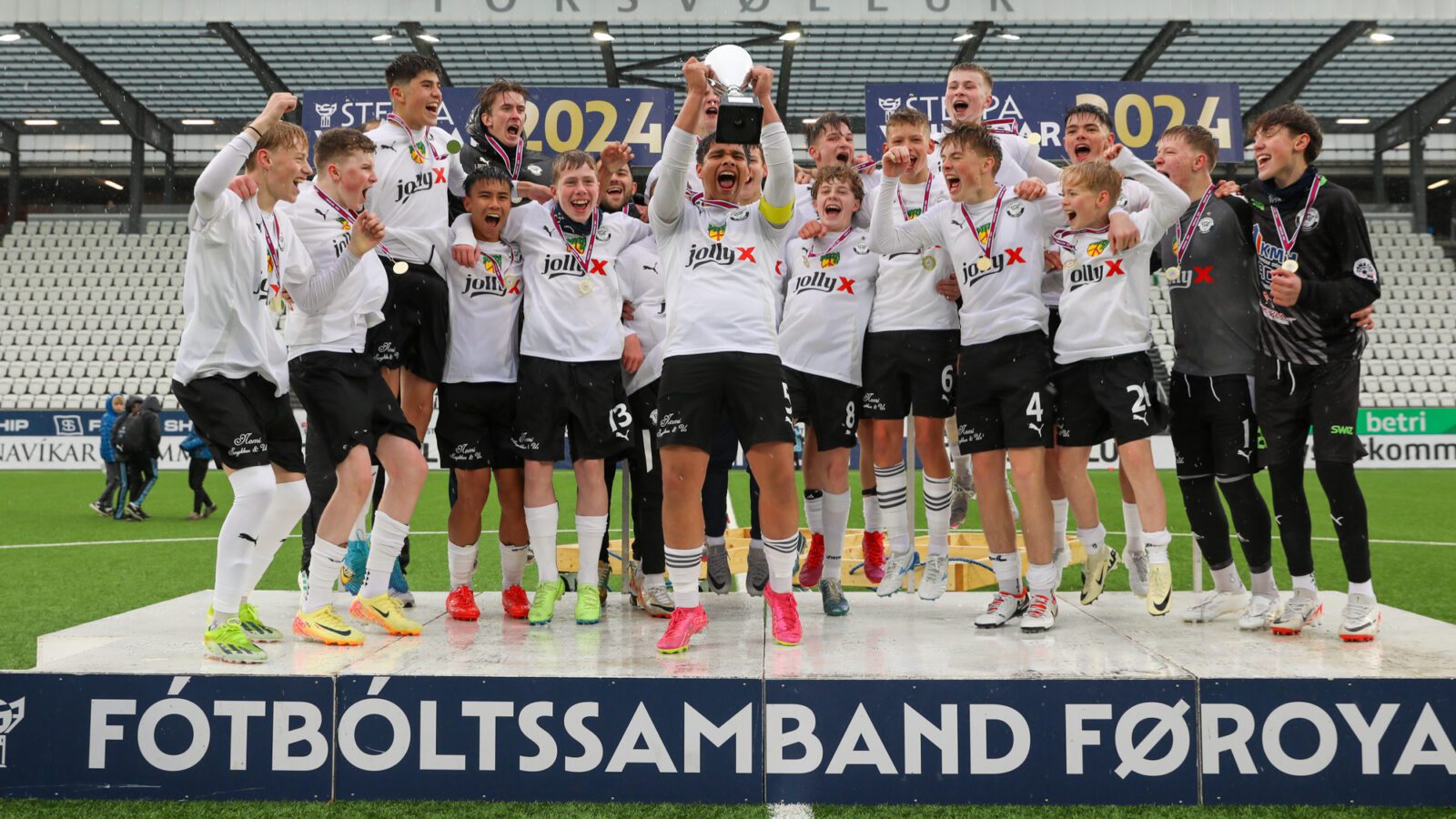 Stórt steypavikuskifti á skránni