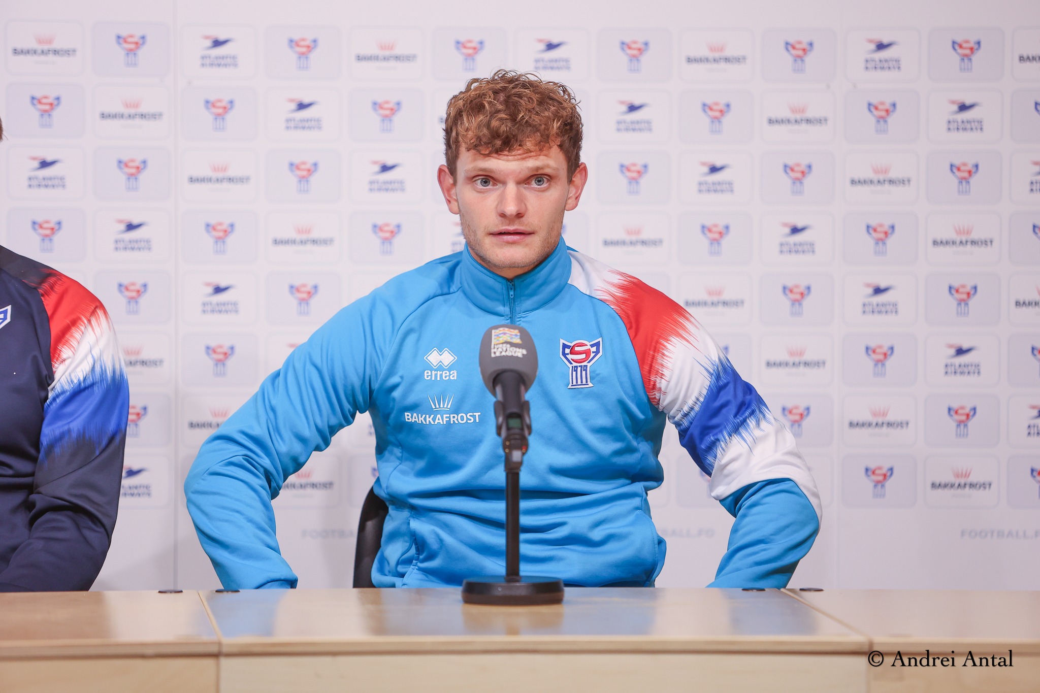 Meinhard hevur skrivað undir við NSÍ