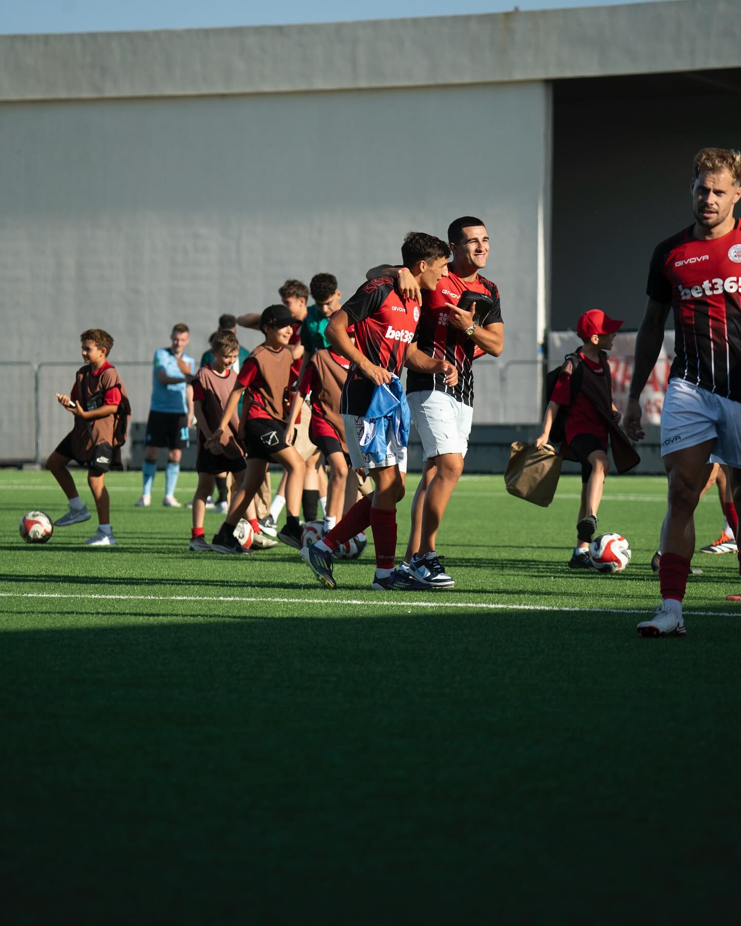 Trý lond aftanfyri Føroyar hava lið í deildarspæli