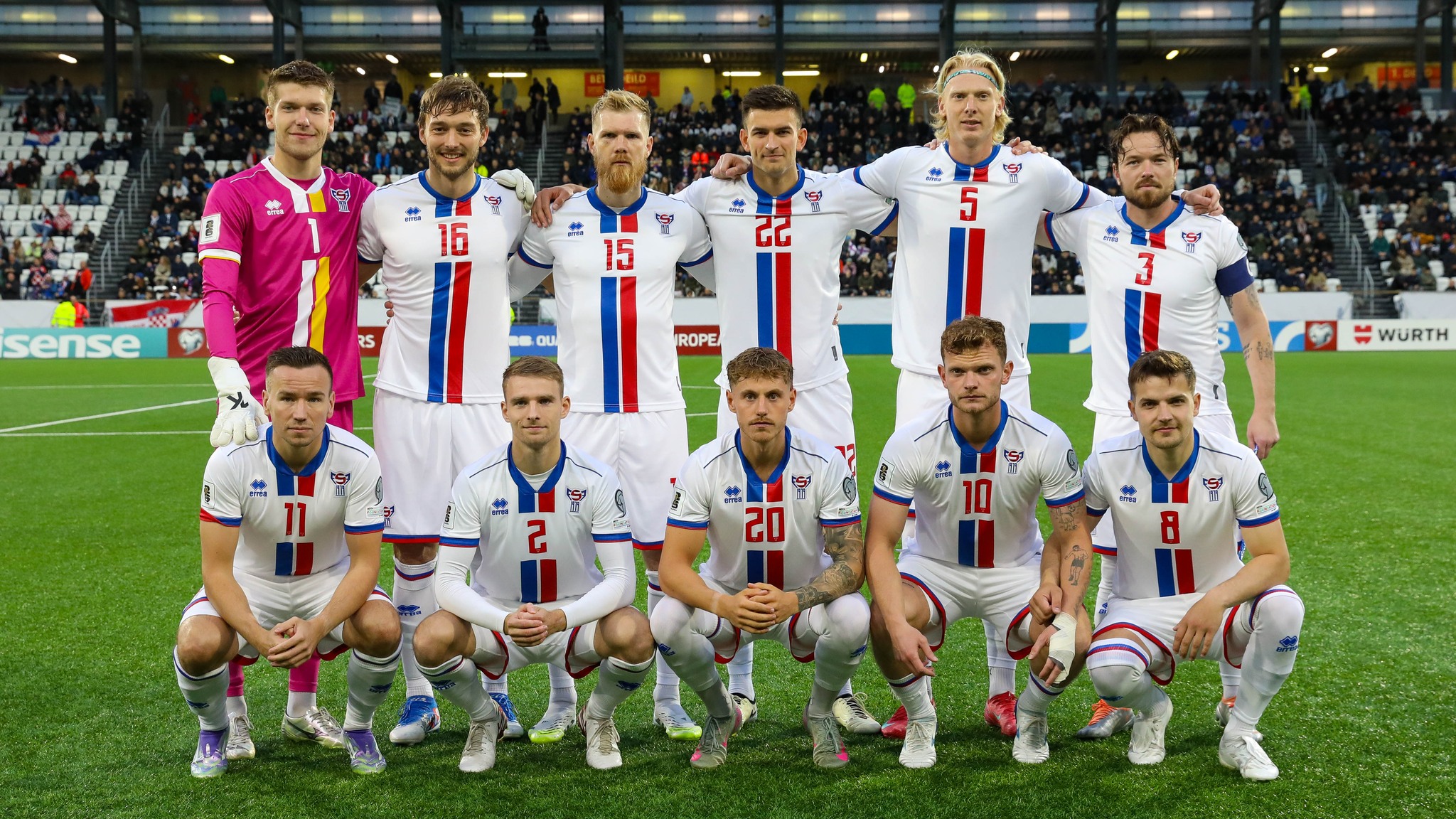 Tvær broytingar í landsliðshópinum