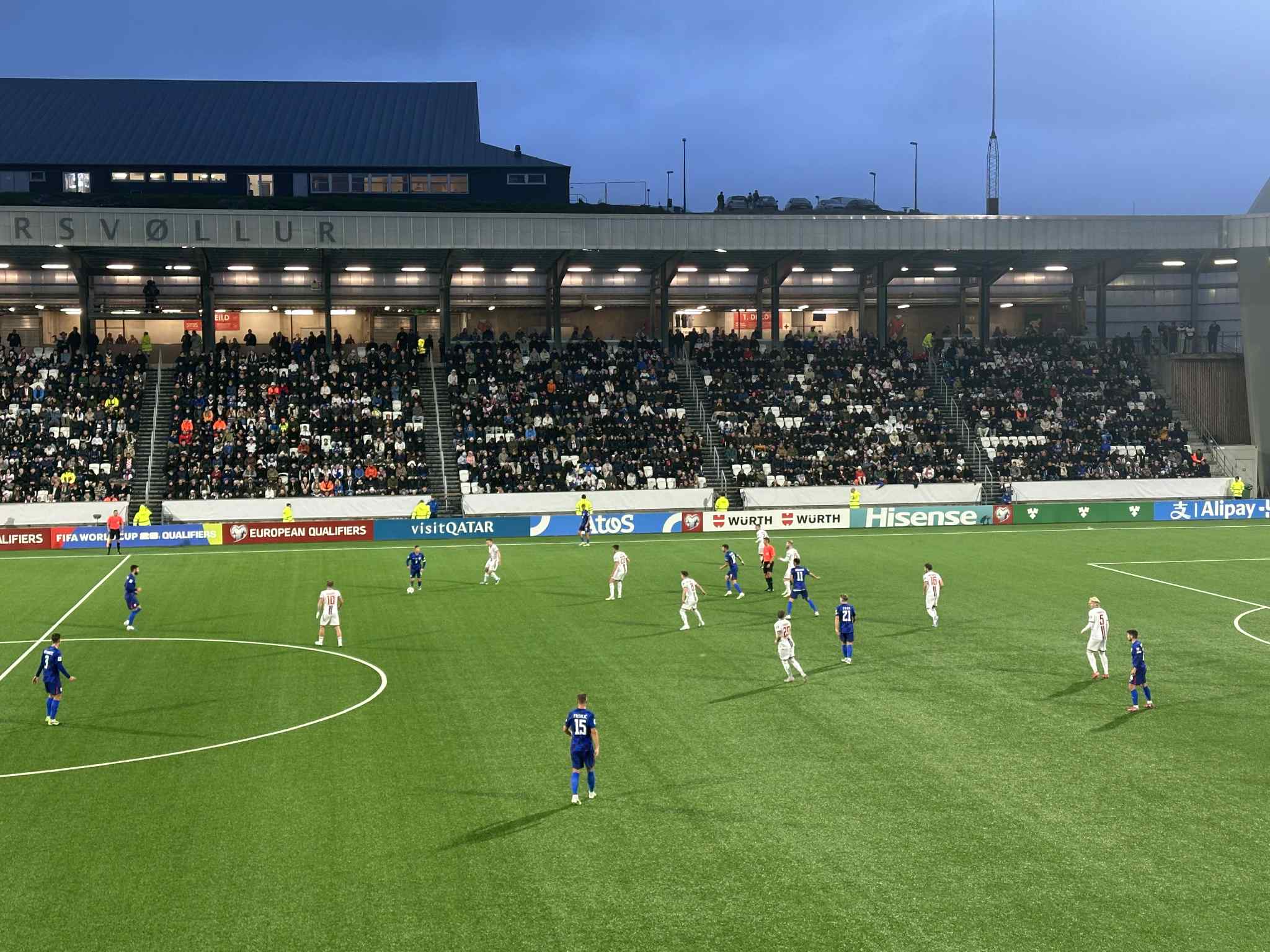 Líka við og næstan hjá føroyingum