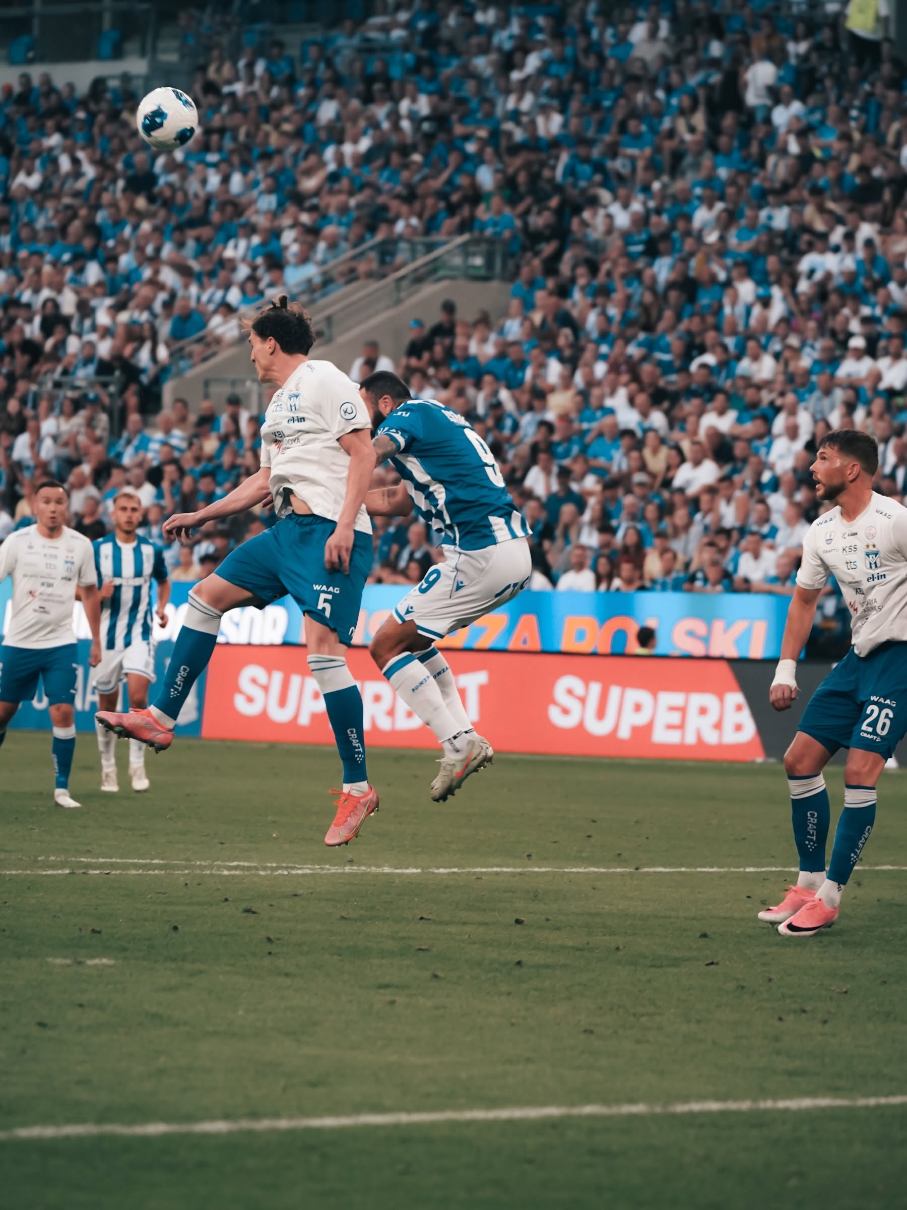 Lech Poznan-hópurin er lendur í Føroyum