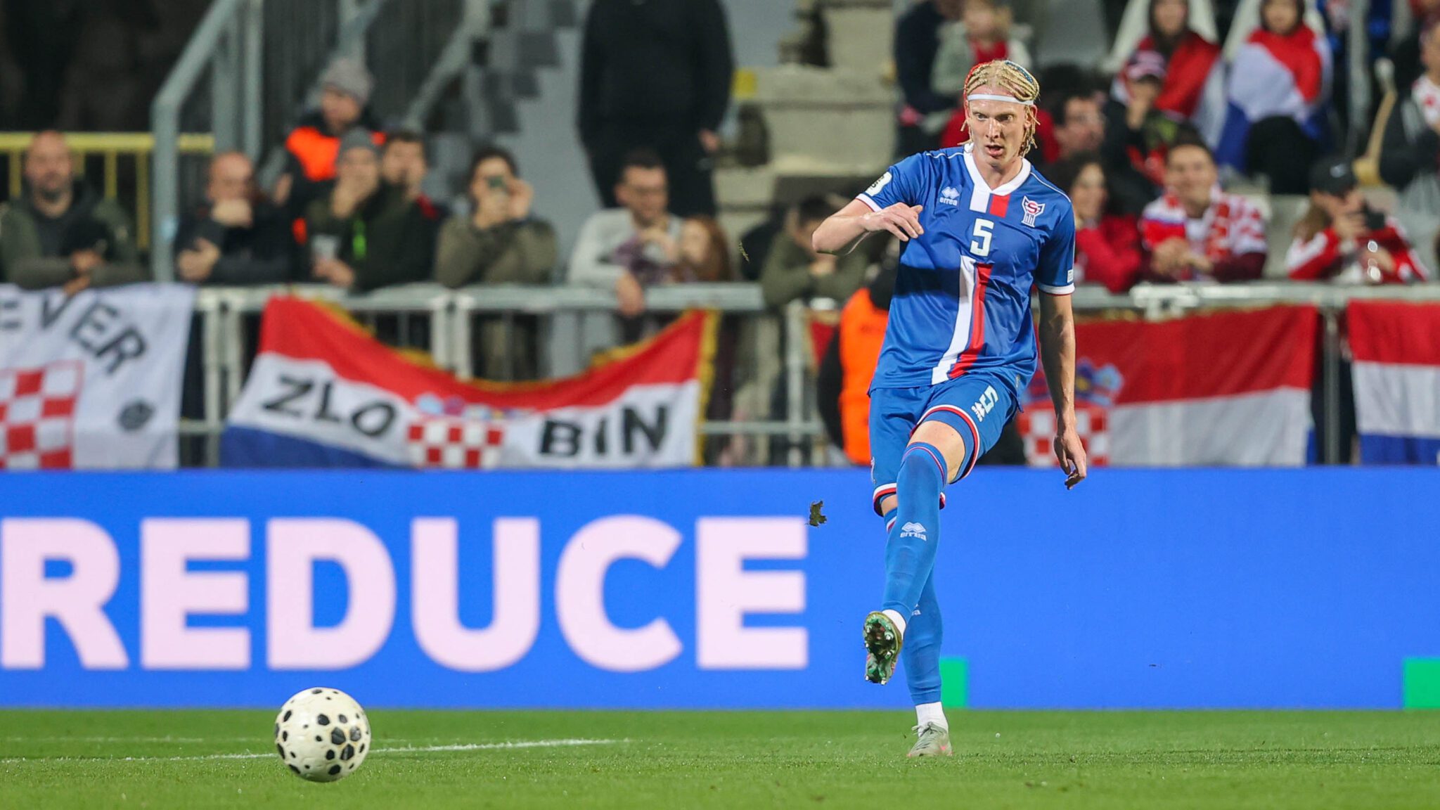 Andrias Edmundsson flytir føroysk fótbóltsmørk