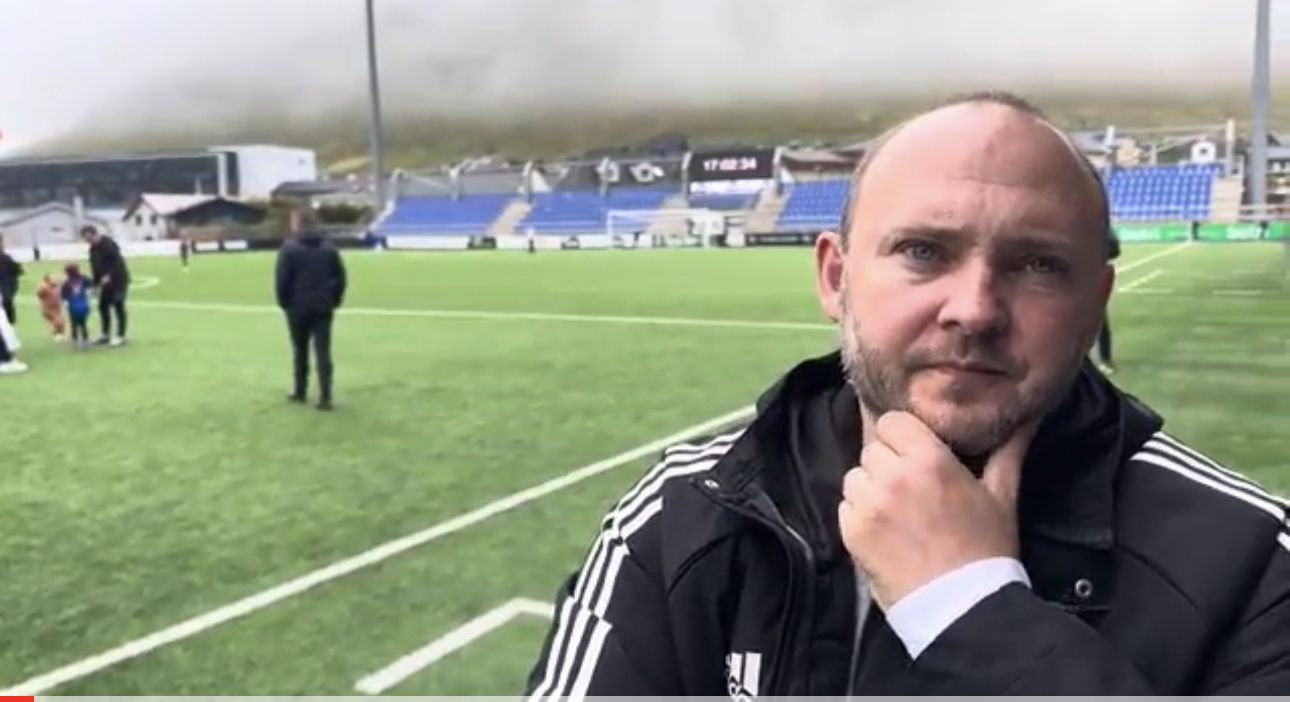 Arbeiða við at fáa tilgongd í EB/Streymi