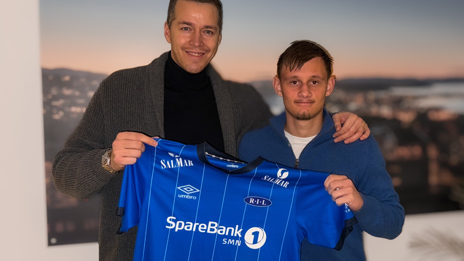 Svensku meistararnir í samráðingum um Áka Samuelsen