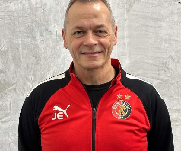 FC Hoyvík stillar John Eystberg upp