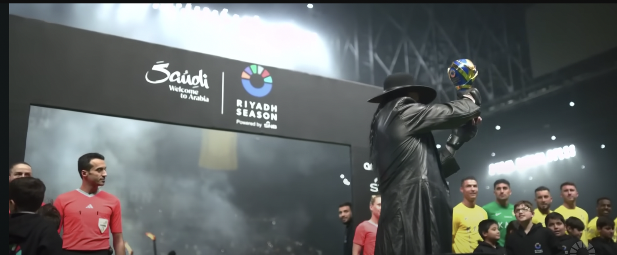 Video: The Undertaker undirhelt áðrenn finaluna hjá Ronaldo og co.