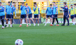 Síðsti landsdystur í ár