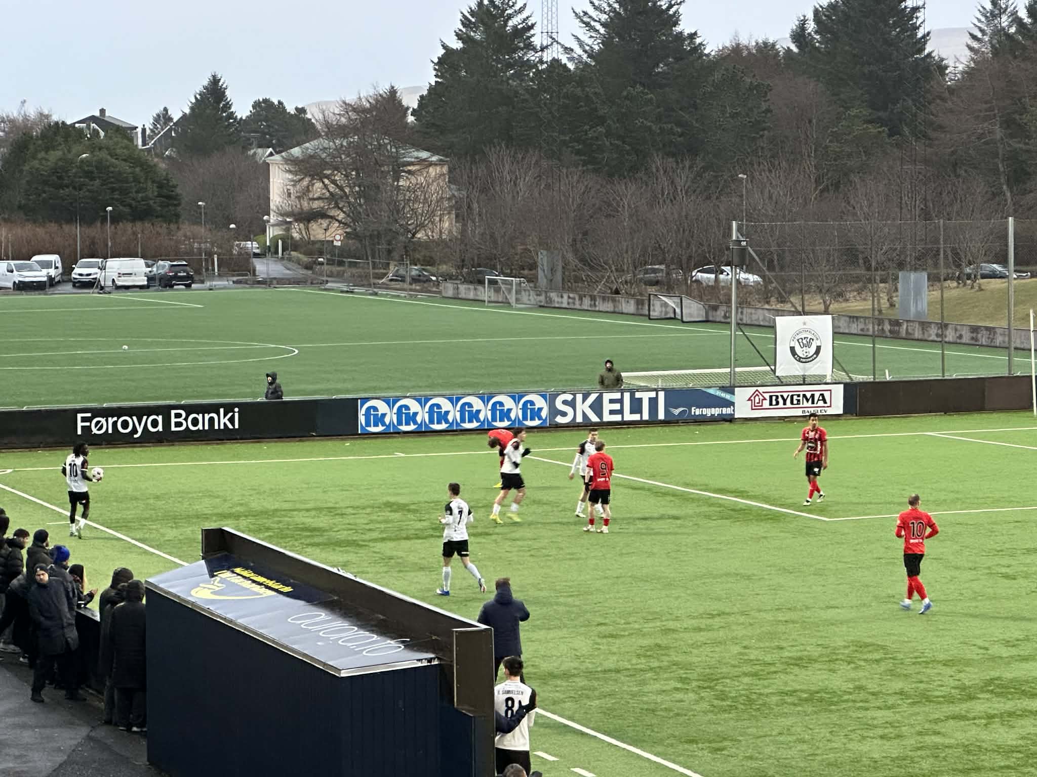 B36 meldar seg í oddastríðið