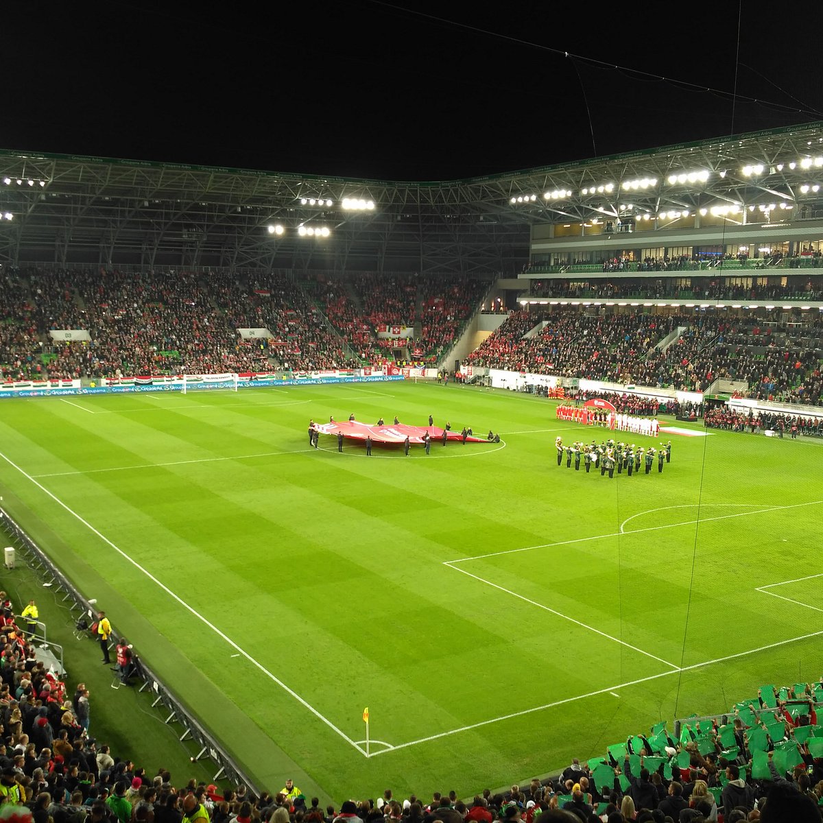 Stórur áhugi fyri dystinum í Budapest